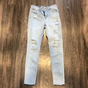 Levi’s ripped jeans